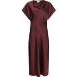 Dame - Lange kjoler Neo Noir Lucinda Heavy Sateen Dress - Burgundy