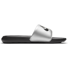 Nike 43 ⅓ - Dame Badesandaler Nike Victori One - Black/Metallic Silver