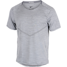 Slids - Slim T-shirts Nike Dri-FIT ADV Techknit Ultra Short-Sleeve Running Top Men's - Smoke Grey/Light Smoke Grey
