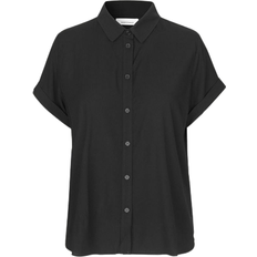 Dame - Sort - Viskose Skjorter Samsøe Samsøe Majan Short Sleeve Shirt - Black