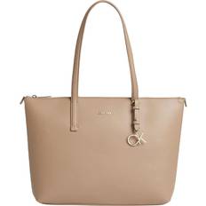 Calvin Klein Brun Tote Bag & Shopper tasker Calvin Klein Beige shopper bag with pendant detail and zip, Beige