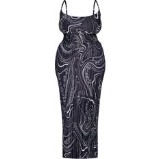 PrettyLittleThing 26 - Dame Kjoler PrettyLittleThing Printed Plisse Cowl Neck Maxi Dress Plus Size - Black