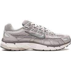 Nike 10 - 45 - Herre Sneakers Nike P-6000 Premium M - Light Iron Ore/Photon Dust/Flat Pewter/Metallic Silver