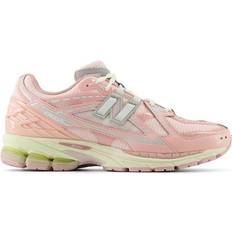 New Balance Herre - Pink Sneakers New Balance Lunar New Year 1906N M - Shell Pink/Filament Pink/Rosewood