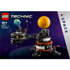 Rummet Lego Lego Technic Planet Earth & Moon in Orbit 42179