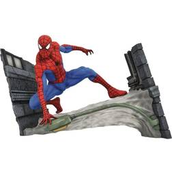 Marvel Diamond Select Toys Gallery: Spider-man Comic Webbing Pvc Diorama (sep182341)